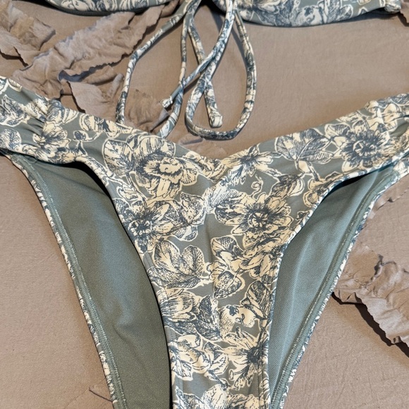 Abercrombie & Fitch Floral Bandeau Bikini Set in Blue and Cream - Picture 2 of 12